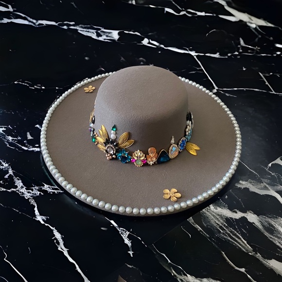 Beautiful hand embellished grey round wide brim Fedora hat. - Picture 3 of 6